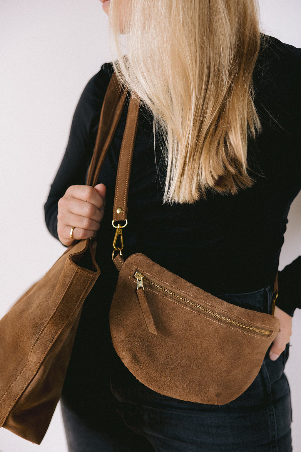 [LOW CLASSIC] / ☆ 24FW SUEDE CARAMEL BOX BAG / BROWN LOW CLASSIC Lc | New color, Caramel box bag 🍫🤎 | Instagram